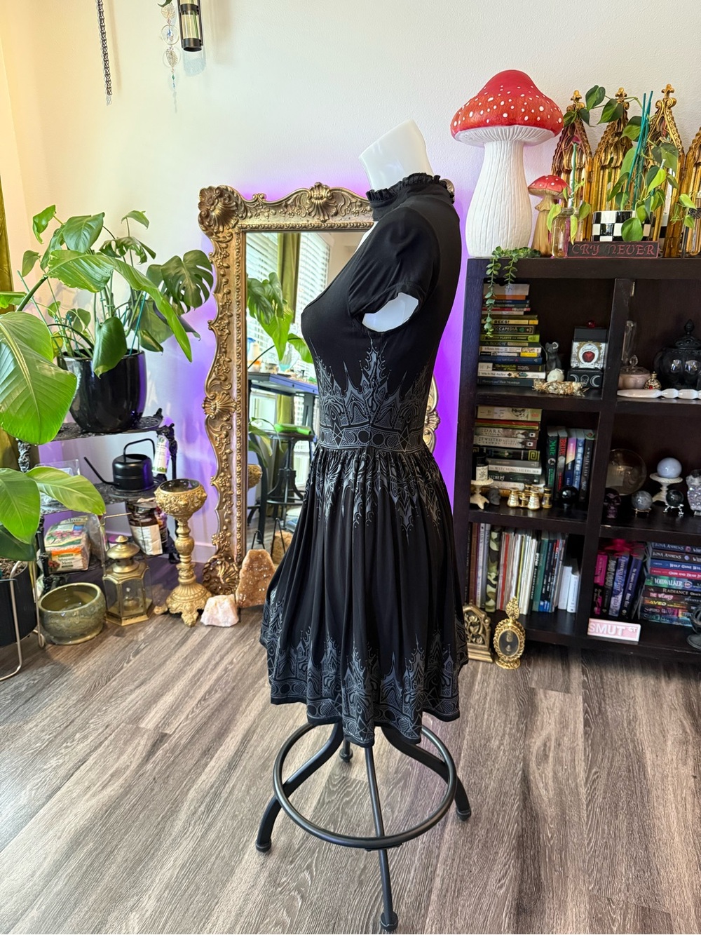 Small Killstar ‘Duchess’ Black Gothic Cutout cathedral Midi Dres - Picture 4 of 9